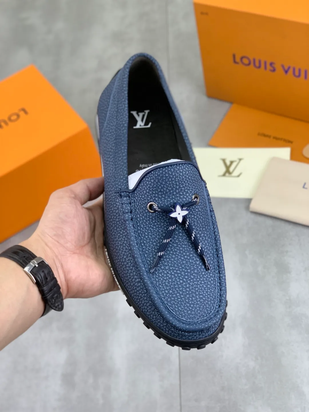 Men's Men's Shoes 💰P640 New Style 💶[LOUIS VUITTON] Water-dyed Niuli Original Order New Style 🍀LV Louis Vuitton *——Top version of LV classic leather shoes! Made of imported original calfskin, original leather side strips and wear-resistant high-end rubber outsole! High quality products! Color: black optional Size: 39-45
